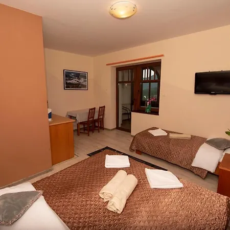 Nocleg ze śniadaniem Na Skrocie 3*